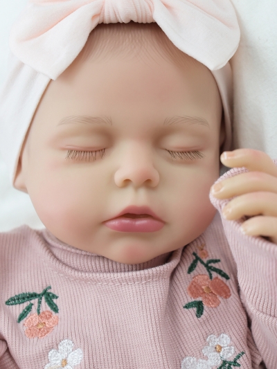 Мягконабивная кукла Реборн девочка Селин, 50 см-3